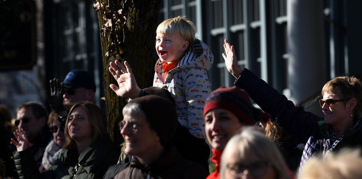 gallery world 39 s smallest christmas parade kicks off 24th auburn christmas parade