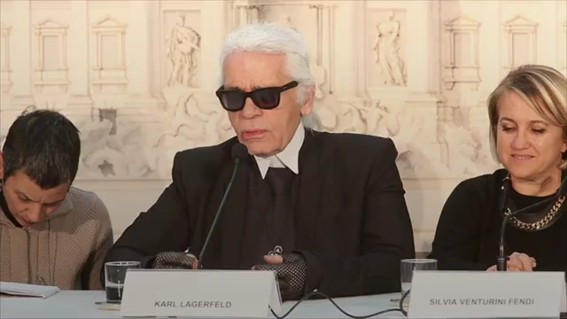 The Most Iconic Karl Lagerfeld's Fashion Moments In History, According To A  Fashion Director