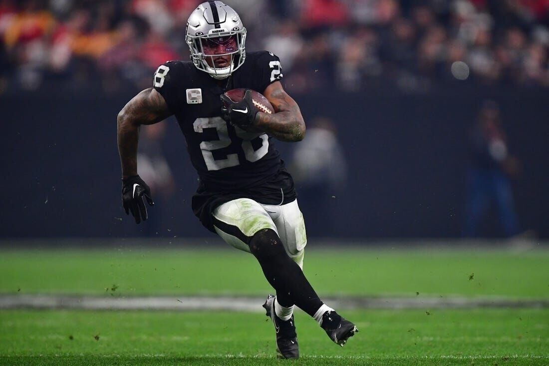 Josh Jacobs 'sad' Raiders are trading Darren Waller to Giants