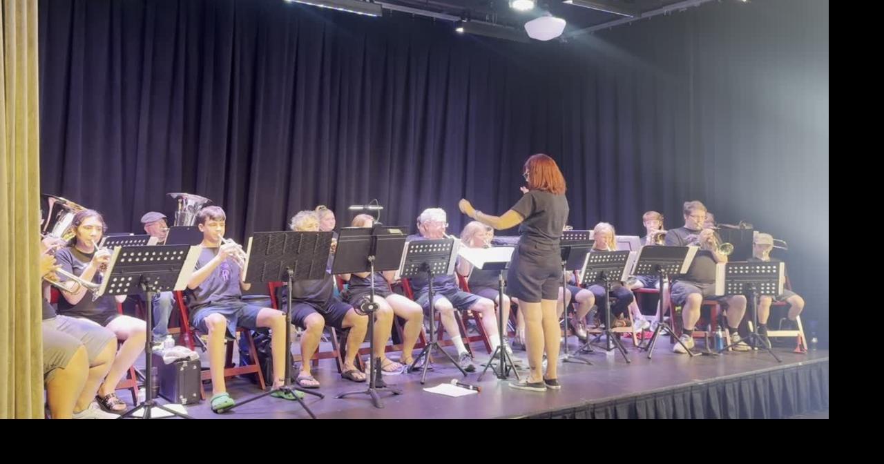 Purple Lancers perform national anthem at carriage house in Auburn
