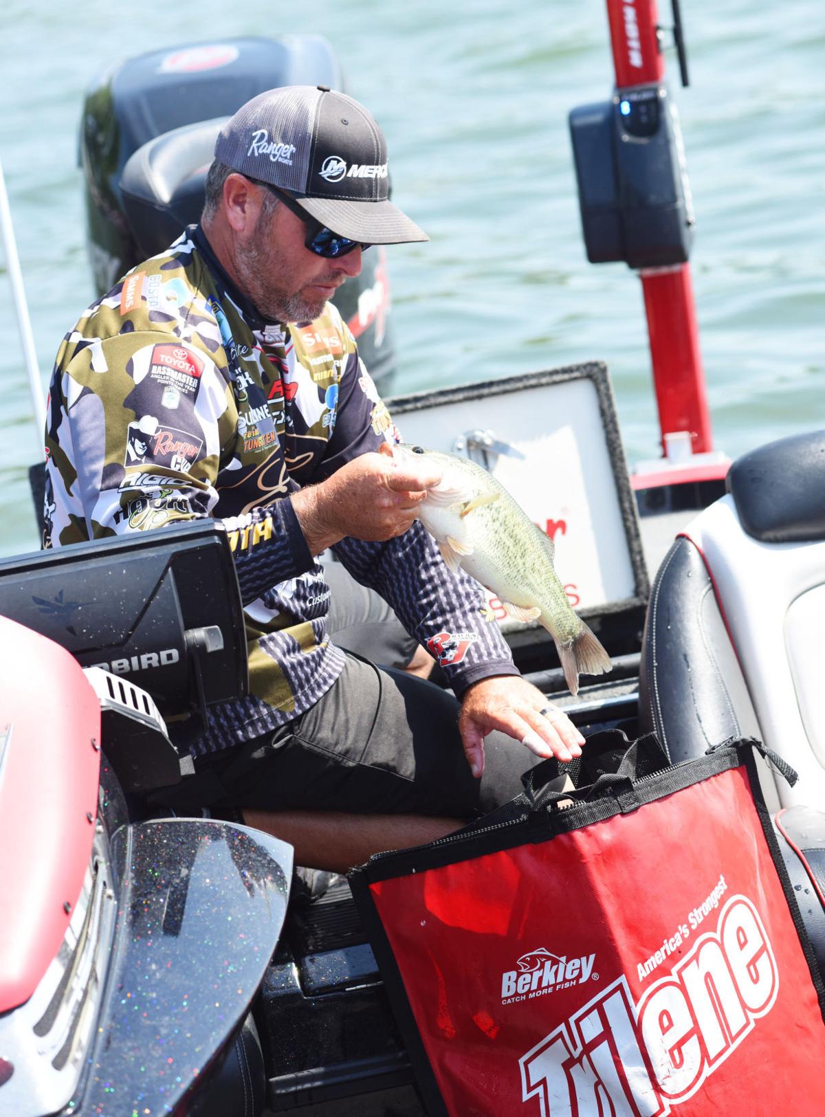 Bassmasters Elite Series in Union Springs draws crowd of over 17,000