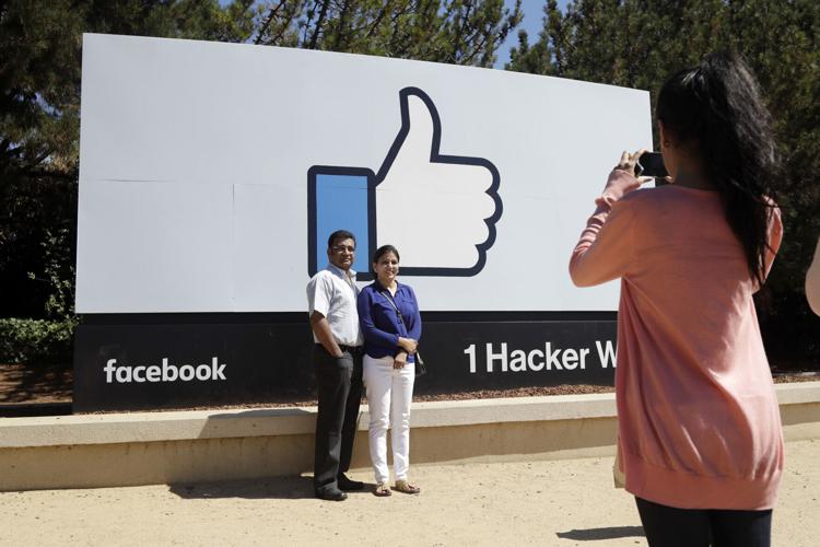 Earns Facebook