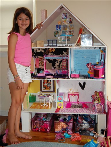 Decor dreams take flight when dollhouse decorating