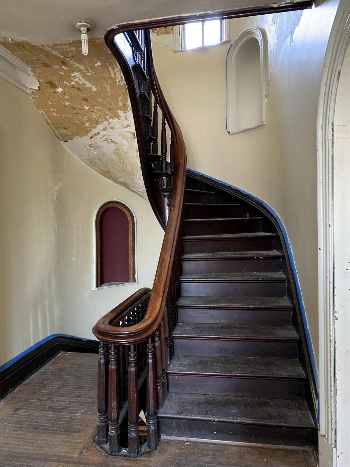 It S Just So Beautiful Netflix Star Submits Offer For Auburn Mansion Local News Auburnpub Com