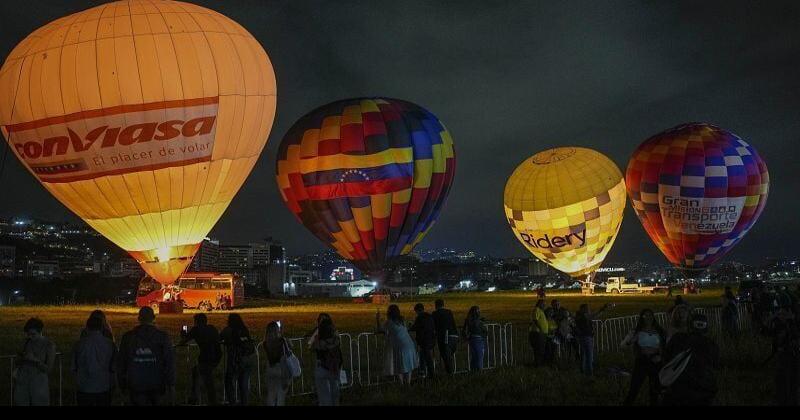 Hundreds gather for hot air balloon show in Caracas