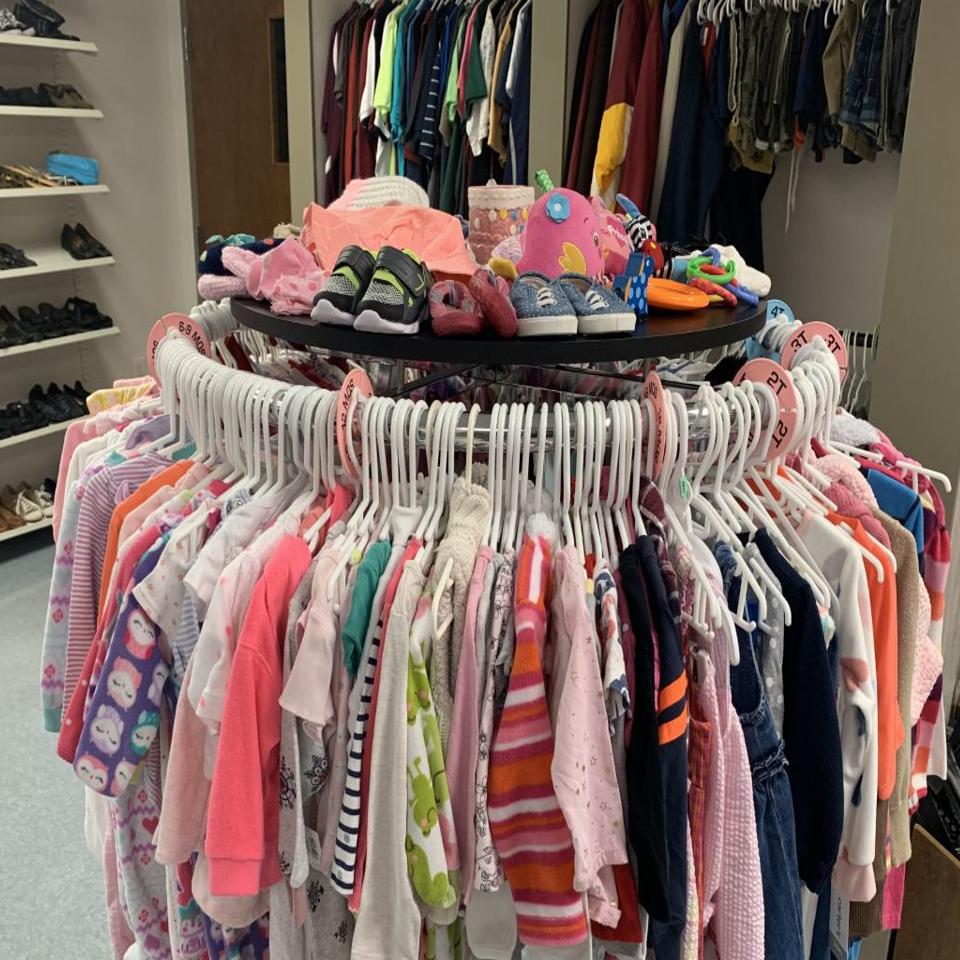 Auburn Agency Opens Free Clothing Closet Lifestyles Auburnpub Com