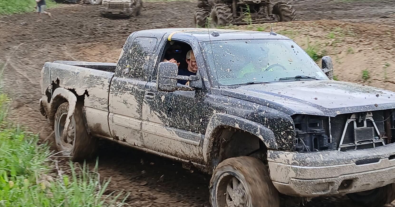 Mud bog, jet skiers delight crowd at Frozen Ocean - Vimarsana News