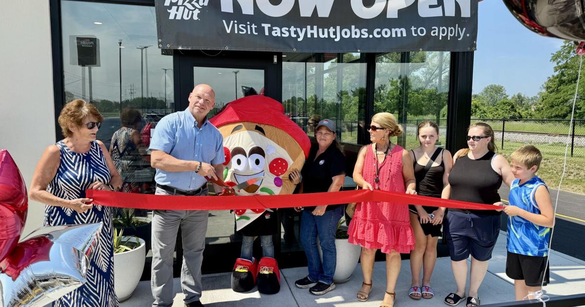 Gallery: Inside new Auburn-area Pizza Hut for grand opening