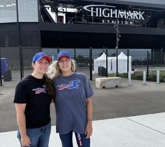 Tara Cole and Rachel Kane, Bills fans from Tennessee
