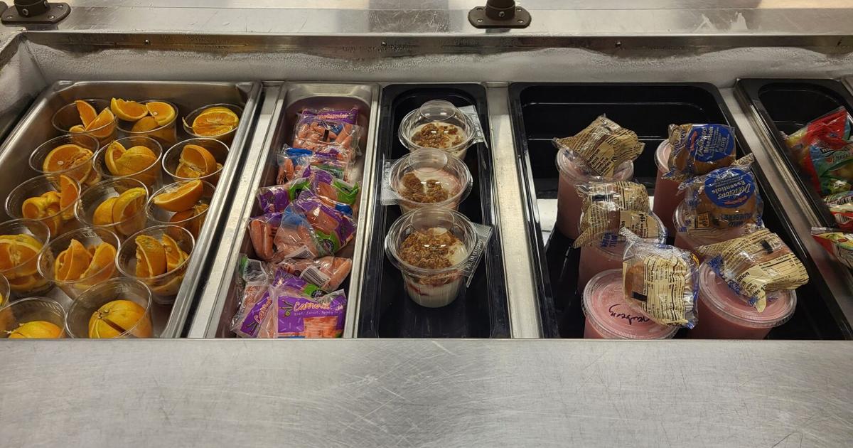 Auburn school district: New lunch provider serves 'healthy and happy'