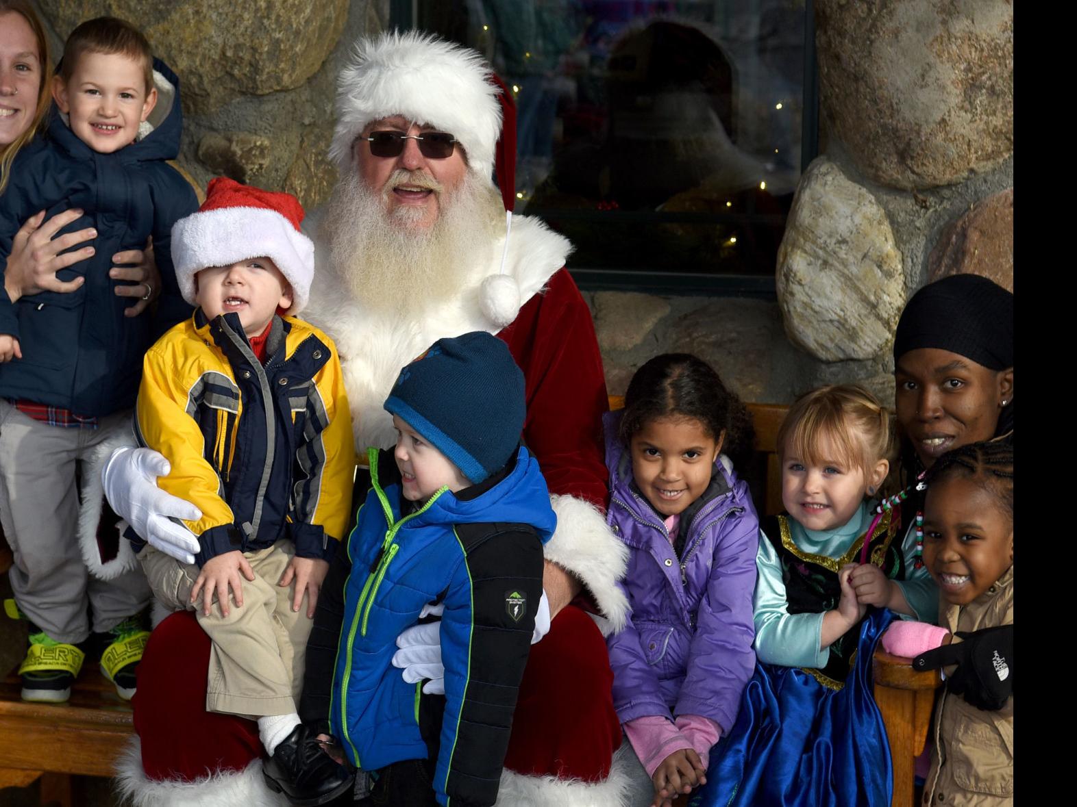Santa S Wonderland Opens This Weekend At Bass Pro Shops In