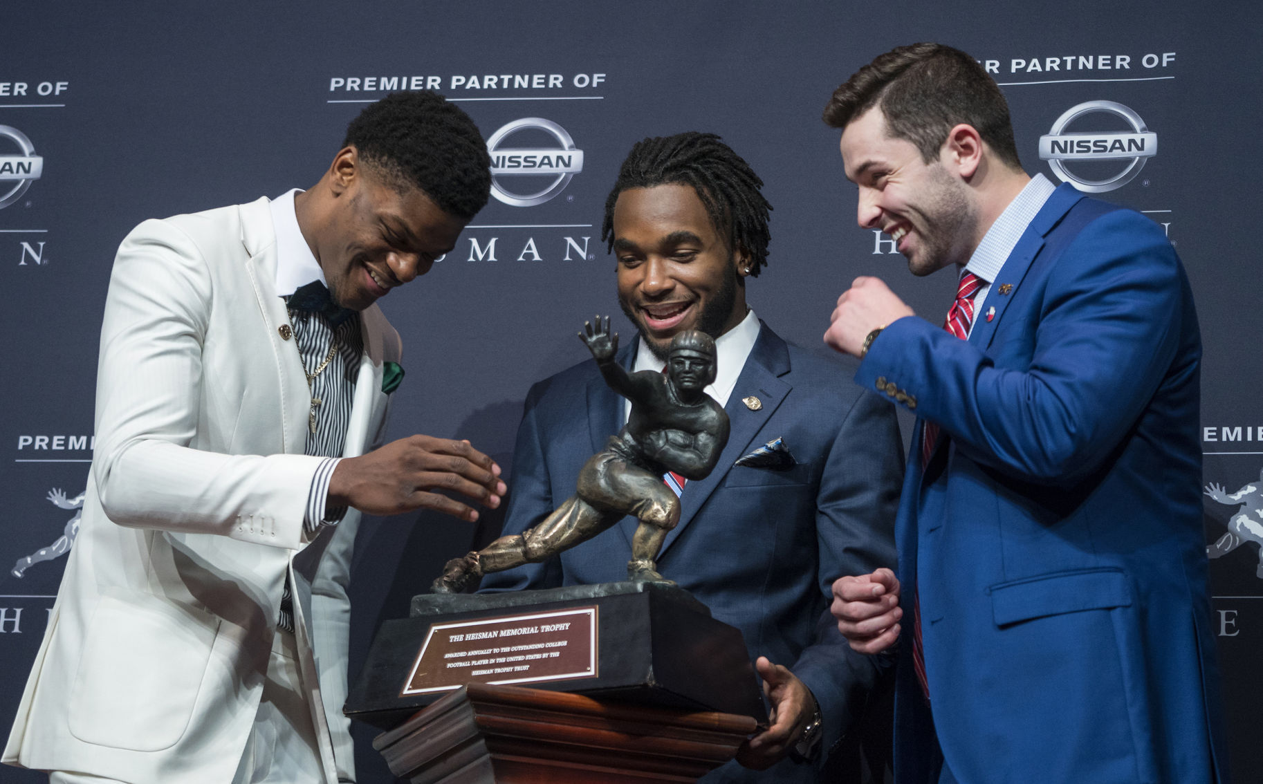 Former Walk-on Mayfield Wins Heisman Trophy In Landslide