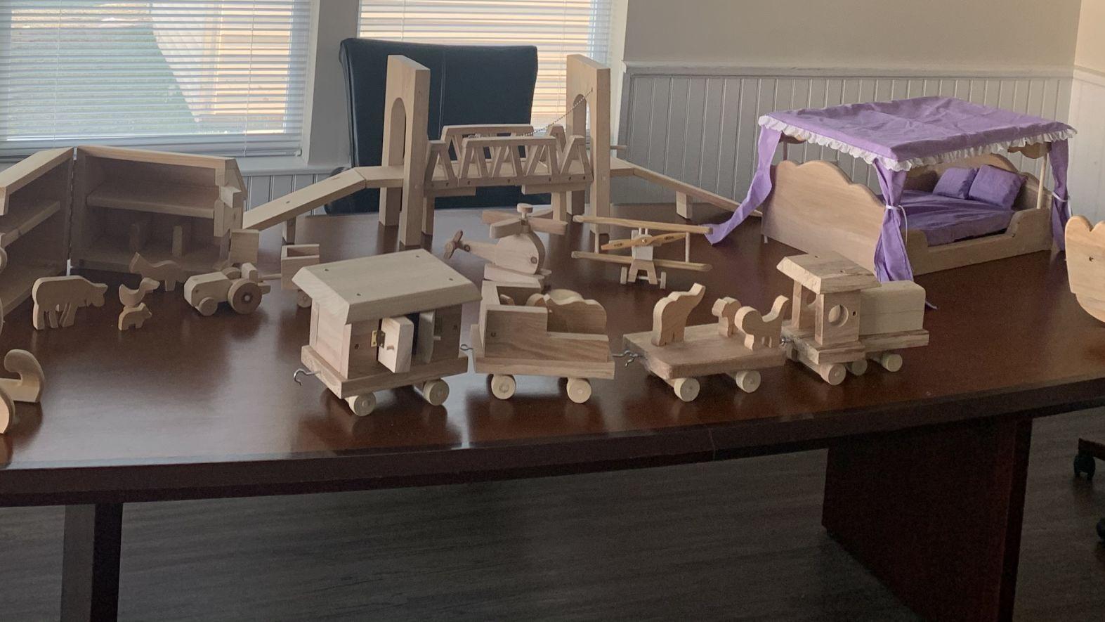 'Making people happy': Auburn craftsman donating toys to charities during pandemic - Vimarsana News