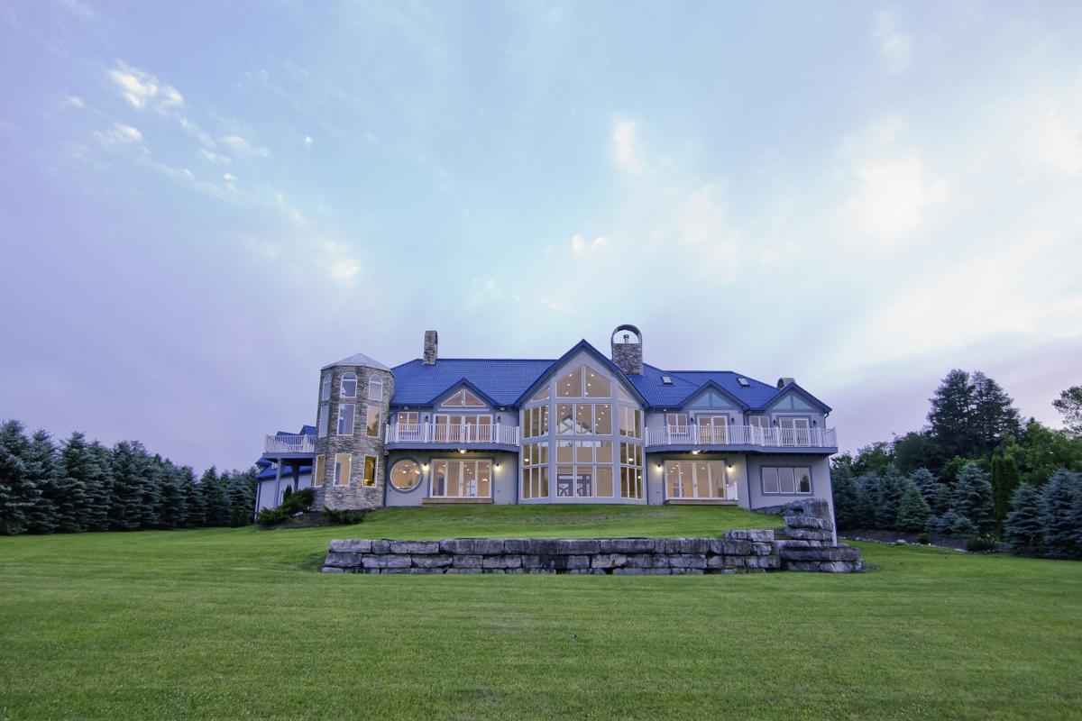 Blueroofed Skaneateles 'drug' mansion again going up for auction