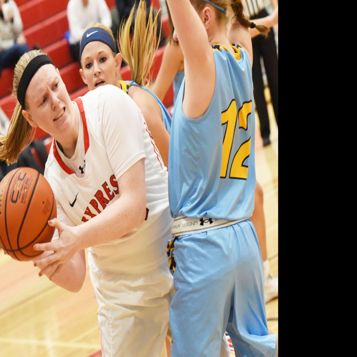 Wells College Women S Basketball Team Keeps Poise In Win Over