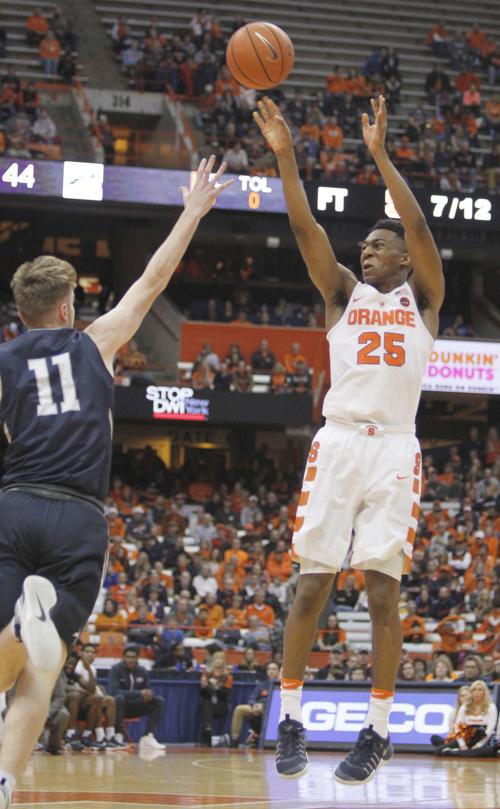 White Leads No 22 Syracuse Men S Basketball Over North Florida