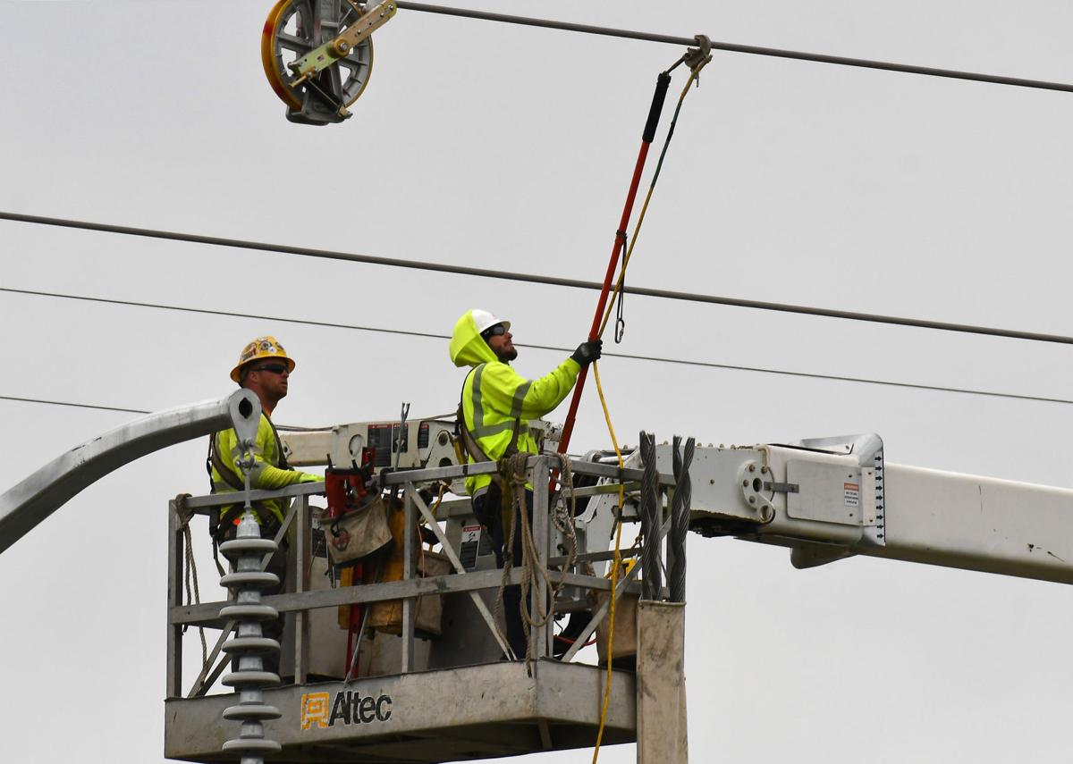 Gallery NYSEG and National Grid building new transmission line from