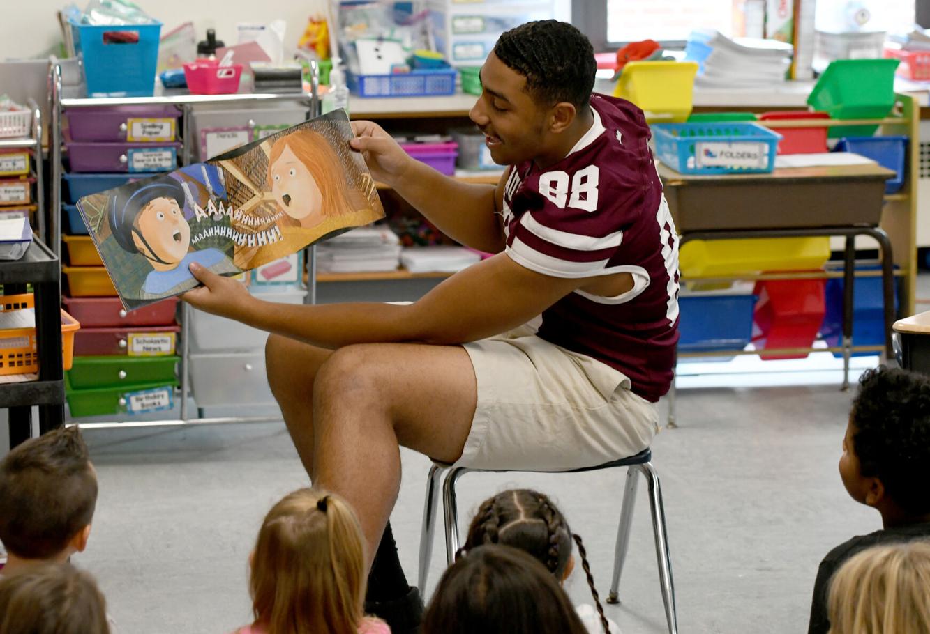 Gallery Auburn varsity football players read to Herman Avenue