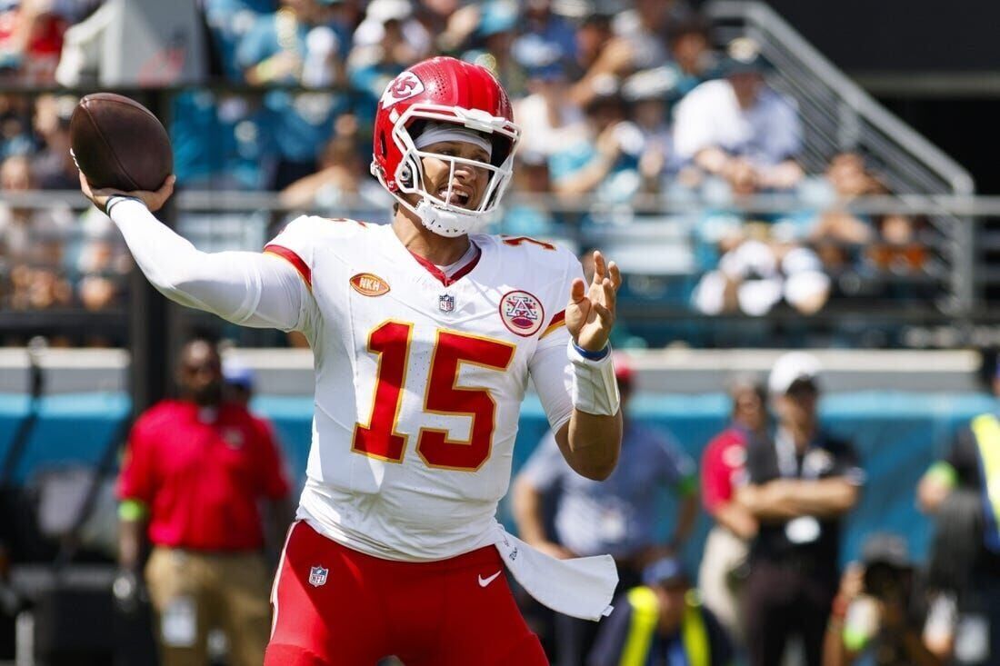 Chiefs take down Jaguars on the road for first win of the season