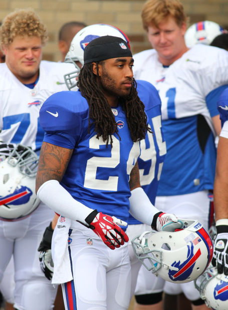 Buffalo Bills' Kyle Williams pulls on his jersey during an NFL football  training camp in Pittsford, N.Y., Sunday, July 31, 2011. (AP Photo/David  Duprey Stock Photo - Alamy