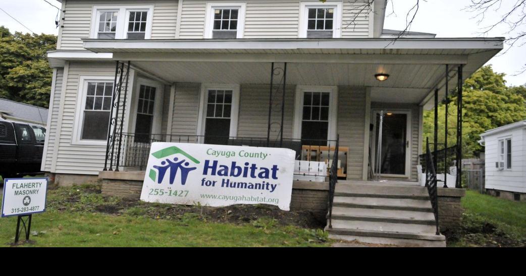 Gallery LeMoyne College students volunteer at Habitat for Humanity home in Auburn