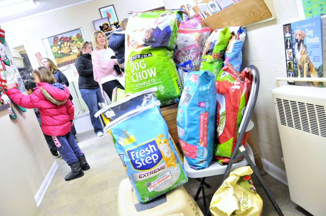 Elbridge Elementary students donate food, supplies to Auburn SPCA