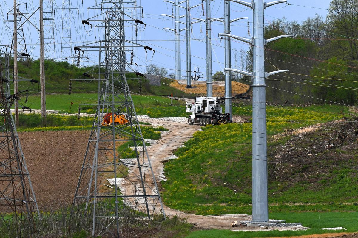 Gallery NYSEG and National Grid building new transmission line from