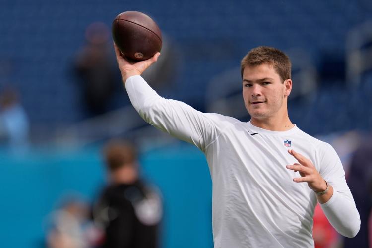 Patriots Titans Football