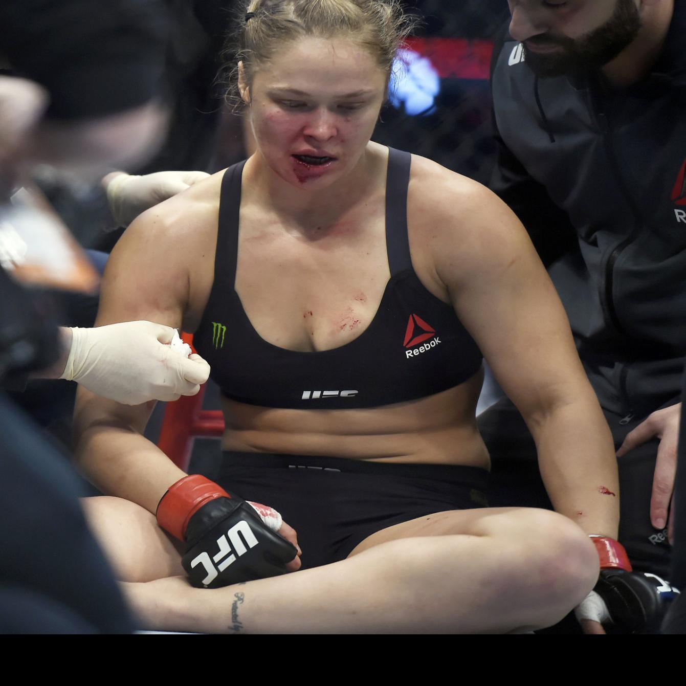 Ronda Rousey Loses Bit Of Her Luster After Shocking Loss To Holly Holm At Ufc 193 In The Pros Auburnpub Com