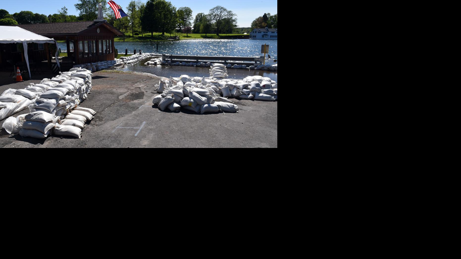 Cayuga prison inmates, staff aiding flood response by filling sandbags