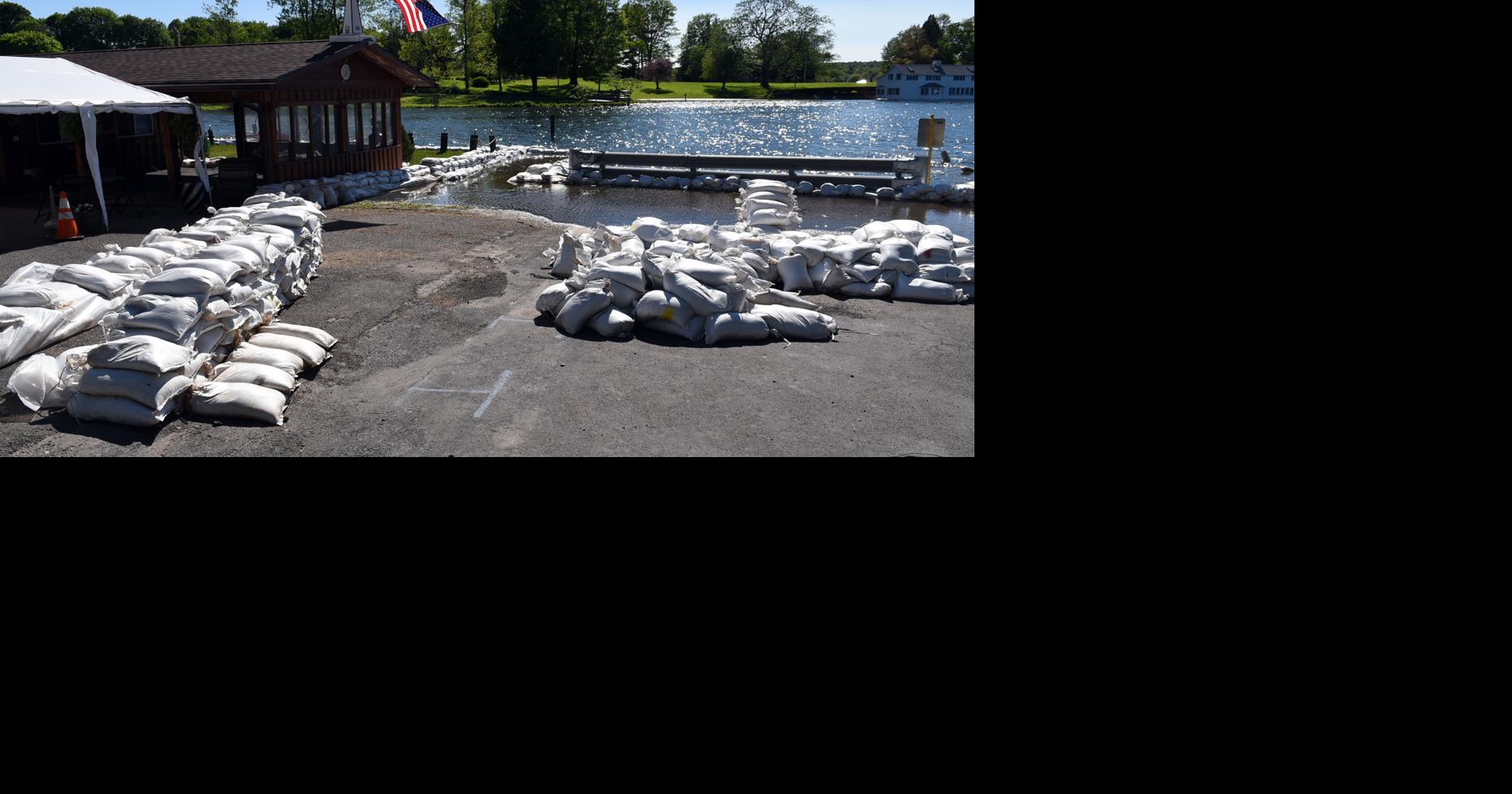 Cayuga prison inmates, staff aiding flood response by filling sandbags