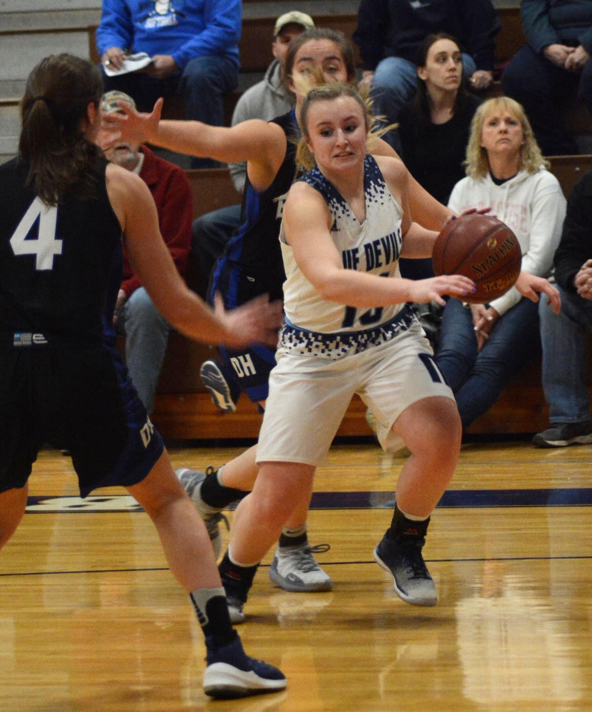 Moravia Girls Basketball Hangs On Against Deposit Hancock Advances To Section Quarterfinals Local Sports Auburnpub Com