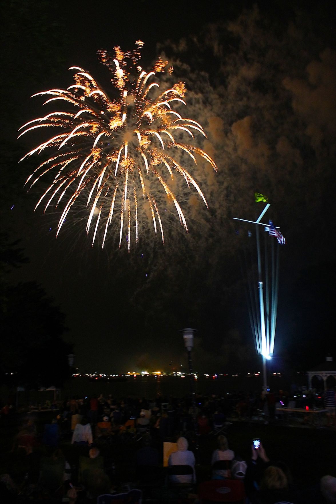 Middle River Fireworks Extravaganza entertains thousands Local