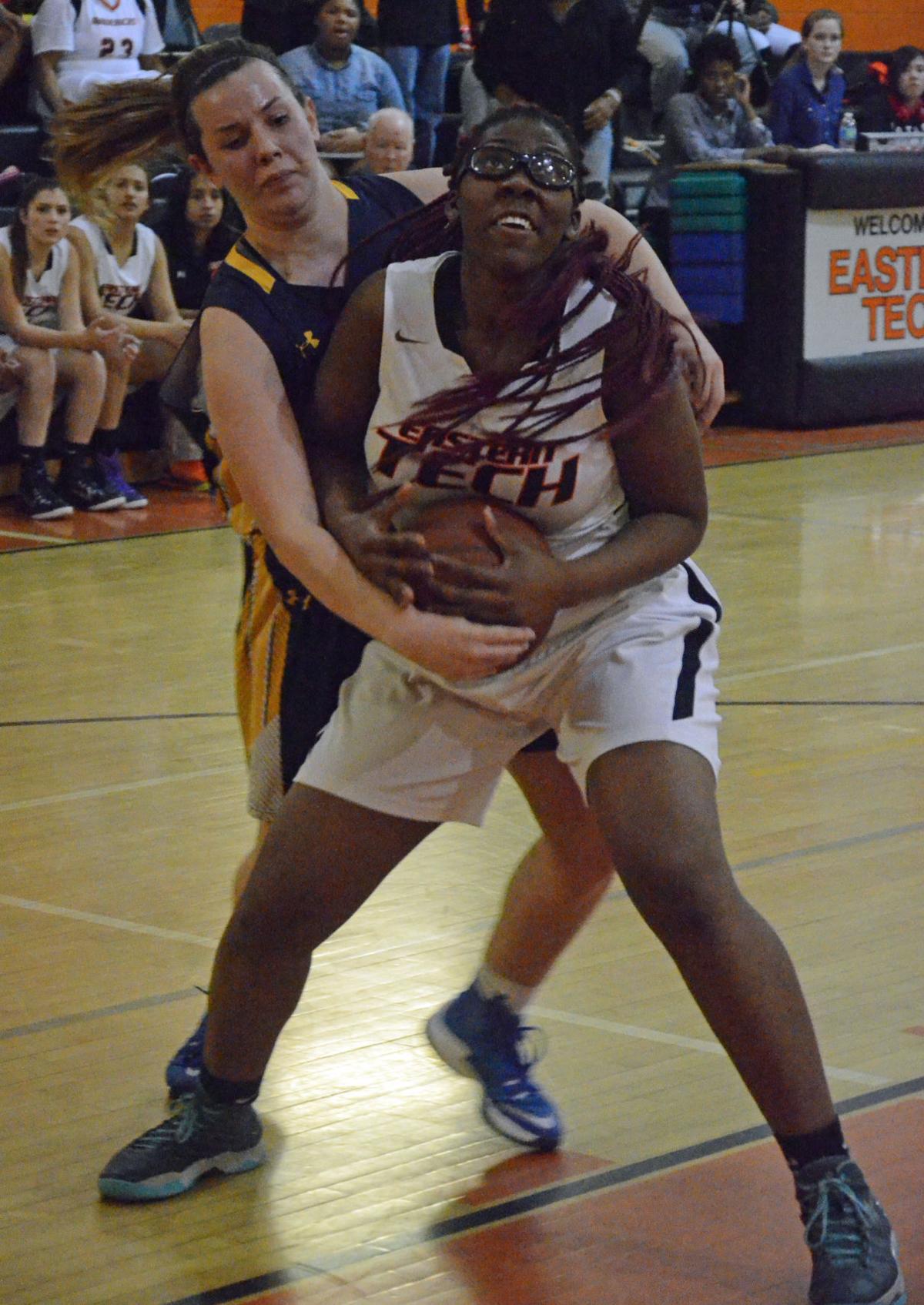 Maverick Girls Rally Foiled By Answered Prayer Sports Avenuenews Com