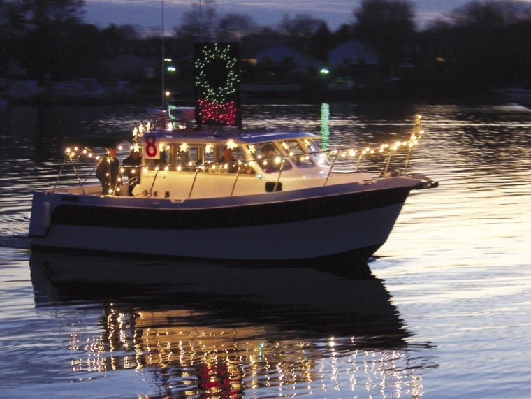 Middle River lights up with the Parade of Lighted Boats News