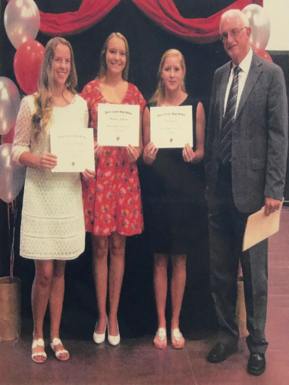 Newland School Alumni Association awards scholarships News