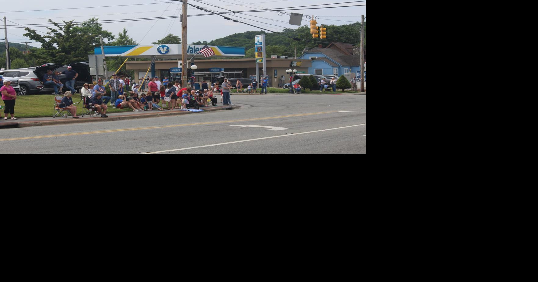 Parade Newland crowd