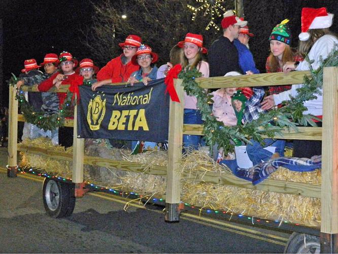 Images from the Newland Christmas Parade Community