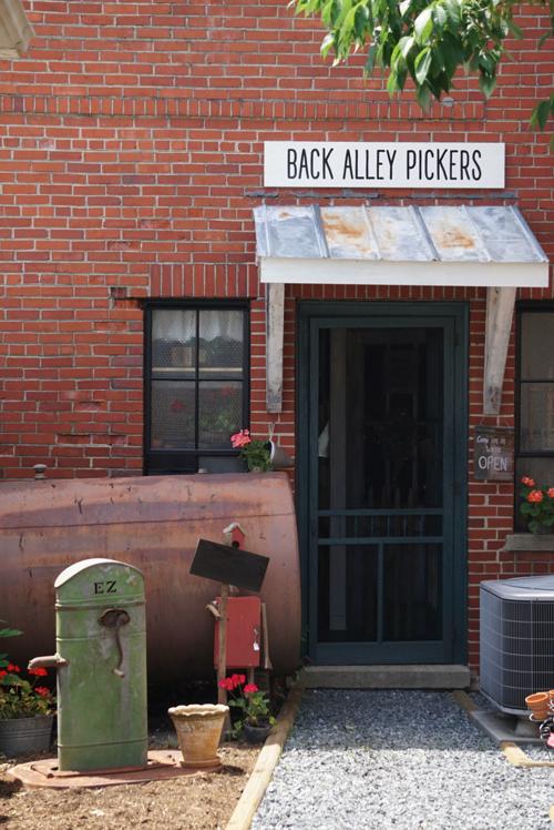 Picker Paradise New Antique Shop Open In Newland Avery