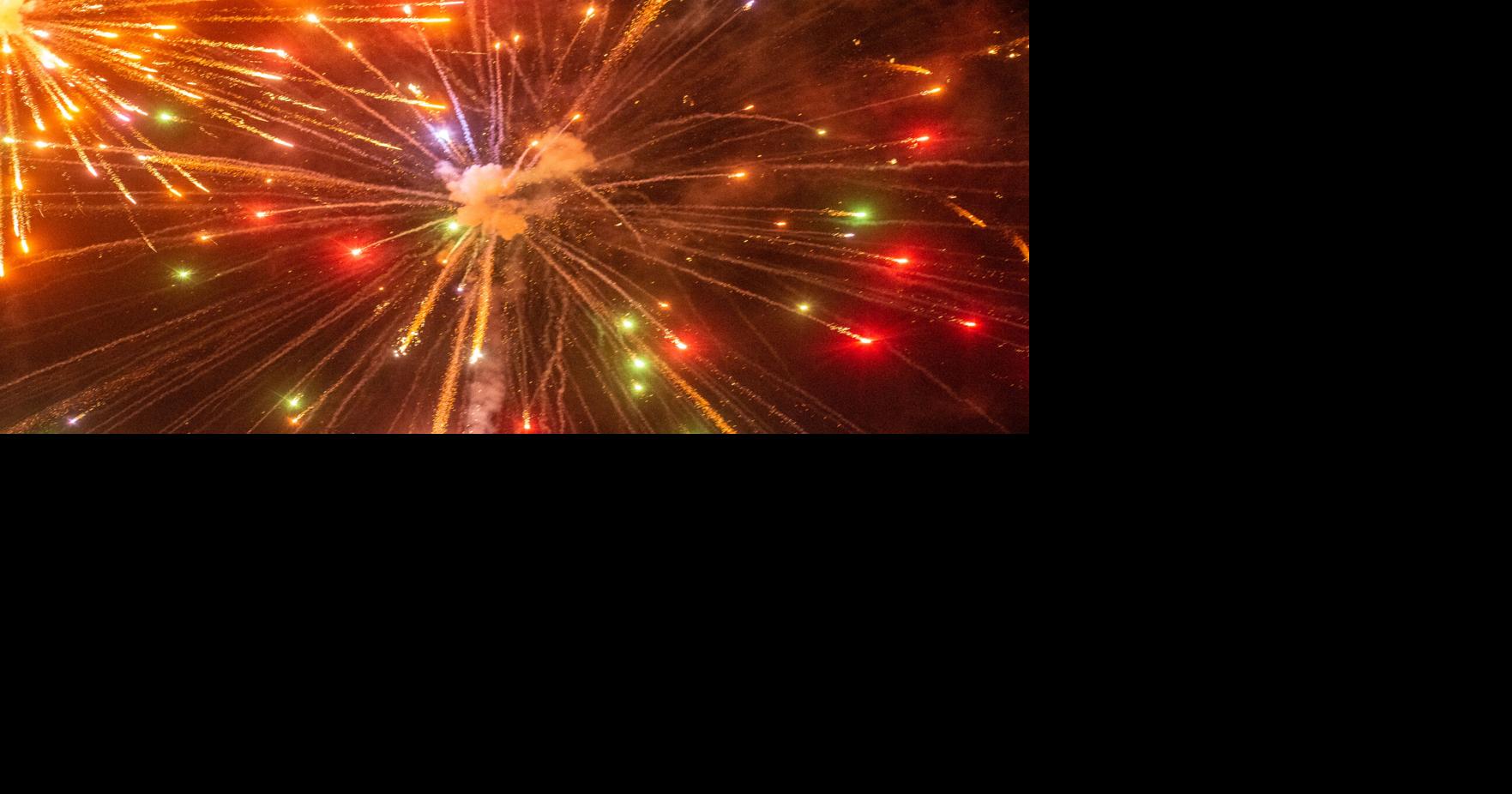 SkyWorks Pyro lights up holiday skies | Community | averyjournal.com