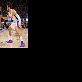 Pistons hold off Cavs to win series-opener
