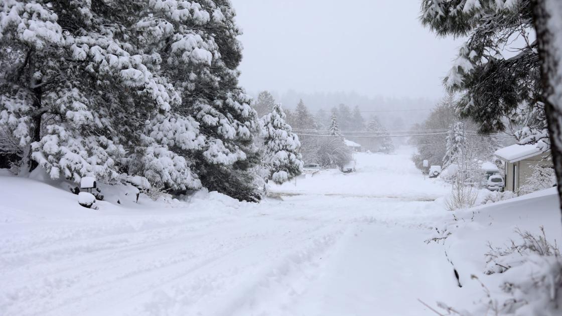Storm brings more than a foot of snow to Flagstaff, snarls traffic in