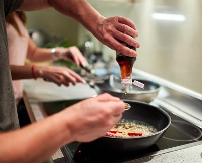 FOOD-EMPTY-NESTERS-COOKING-DMT