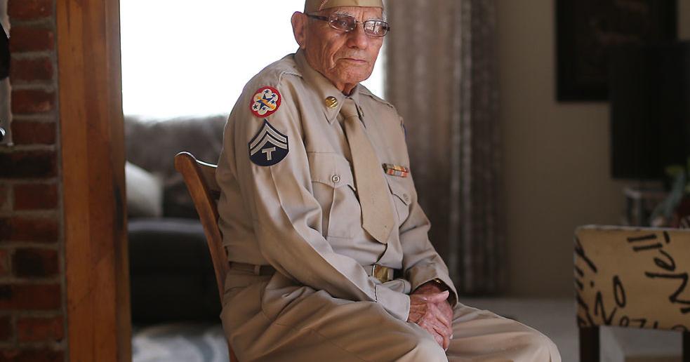 Biden laying wreath for veterans day Biden laying wreath for veterans day