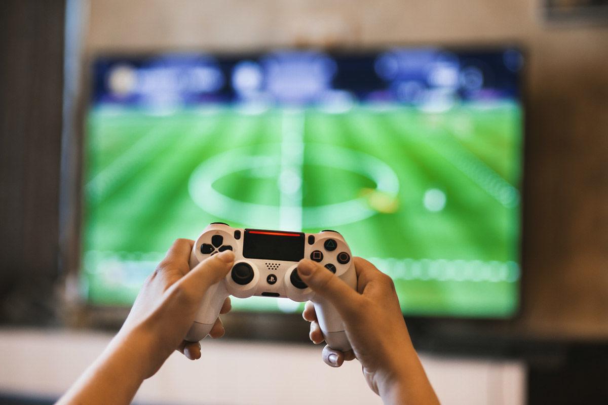 Earthtalk A Friend S Dad Said It Was Such A Shame That Video Gaming Causes So Much Global Warming But I Don T See The Connection Columnists Azdailysun Com