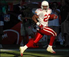 Arizona Cardinals Emmitt Smith rushes against the New York Giants on  Nov.14, 2004 in Tempe, AZ. During the game he surpassed 18,000 yards  rushing in his career. The Cardinals defeated the Giants