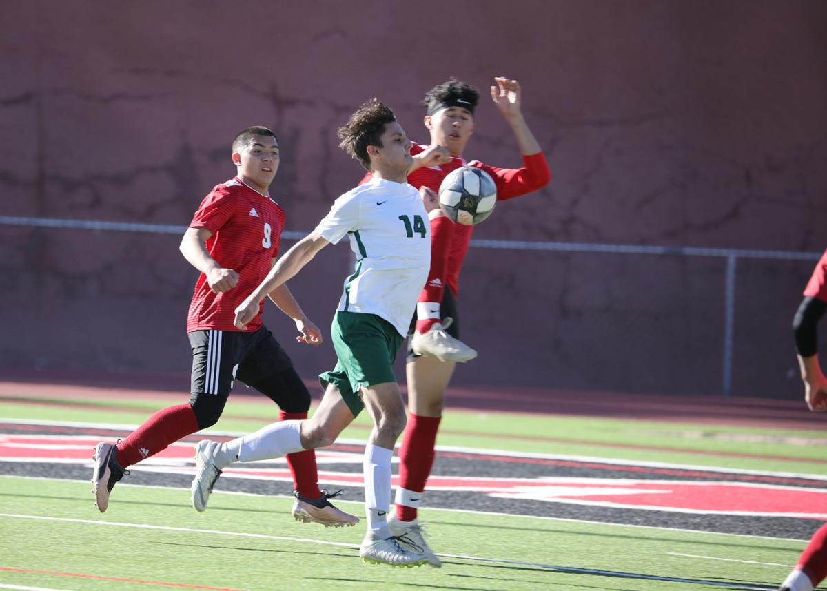 Flagstaff Boys Soccer Tops Coconino In Overtime 2 1 Local Azdailysun Com
