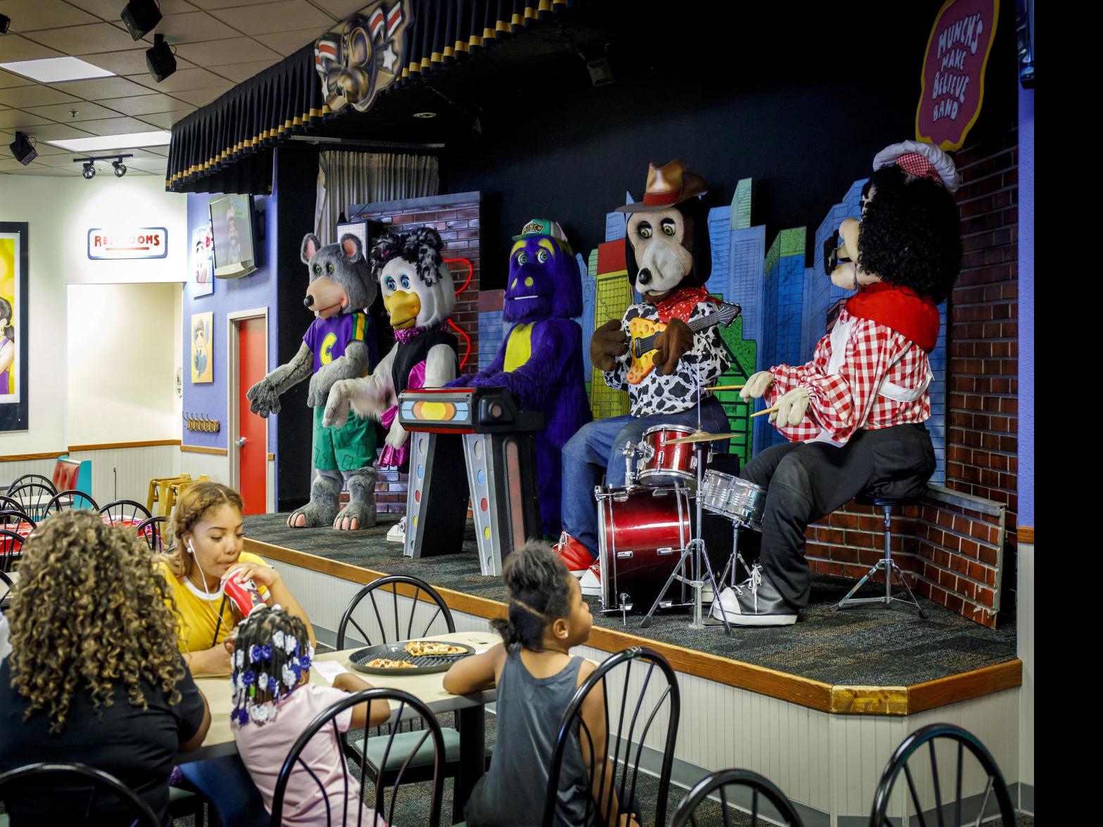 A Better Mousetrap Chuck E Cheese S Looks To Lure A New Generation National And International Azdailysun Com