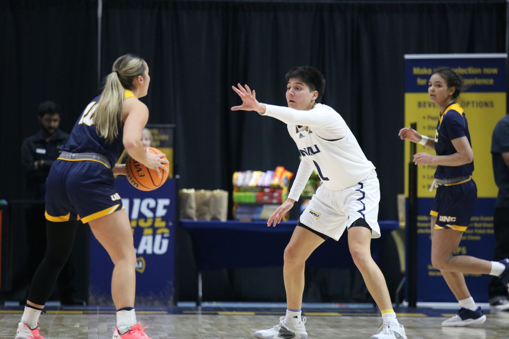 Defense shines, NAU women's basketball comes up clutch in conference opener 