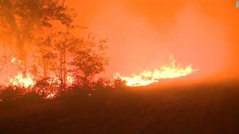 Fast-moving wildfires kill 10, spur evacuations in Northern California